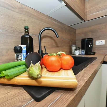 Apartmán Mi Ciovo With Private Hot Tub And Garden