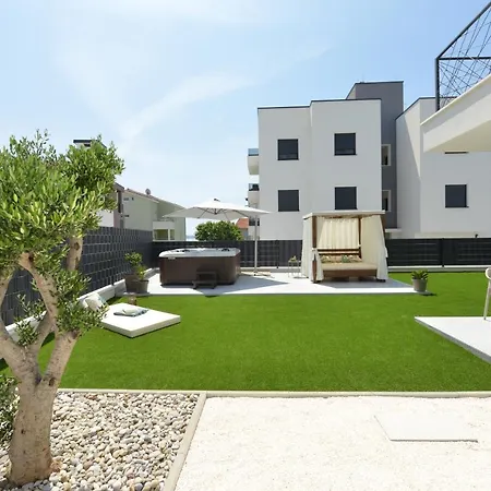 Apartmán Mi Ciovo With Private Hot Tub And Garden Trogir