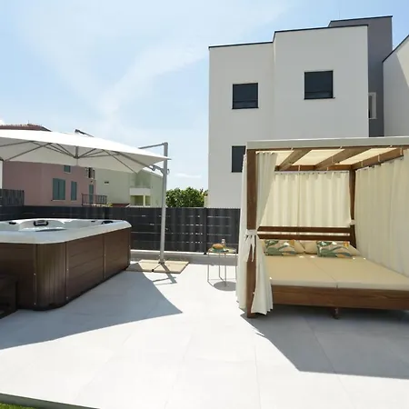 Mi Ciovo With Private Hot Tub And Garden Apartment
