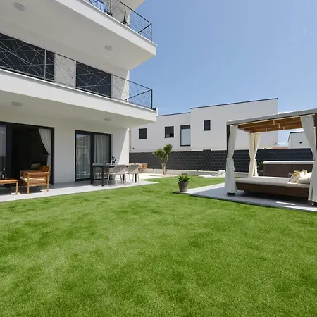 Mi Ciovo With Private Hot Tub And Garden * Trogir