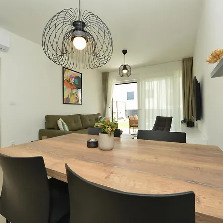 Mi Ciovo With Private Hot Tub And Garden Apartment *