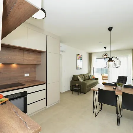 Apartment Mi Ciovo With Private Hot Tub And Garden *