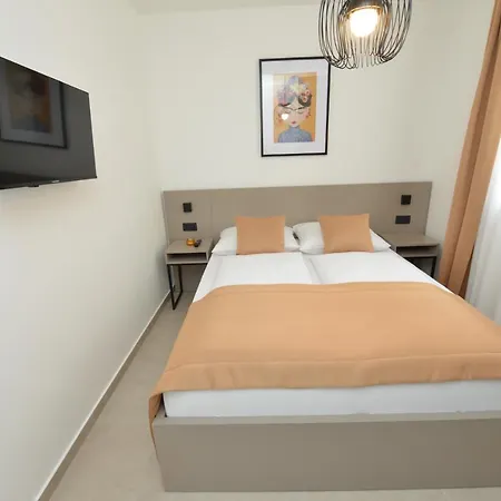 Apartamento Mi Ciovo With Private Hot Tub And Garden Trogir