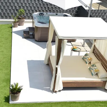 Apartment Mi Ciovo With Private Hot Tub And Garden Trogir