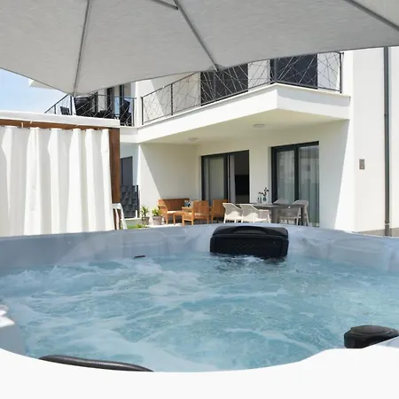 Mi Ciovo With Private Hot Tub And Garden Trogir