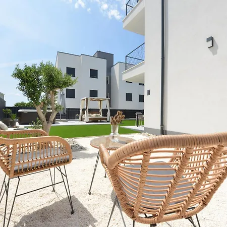 Appartement Mi Ciovo With Private Hot Tub And Garden *
