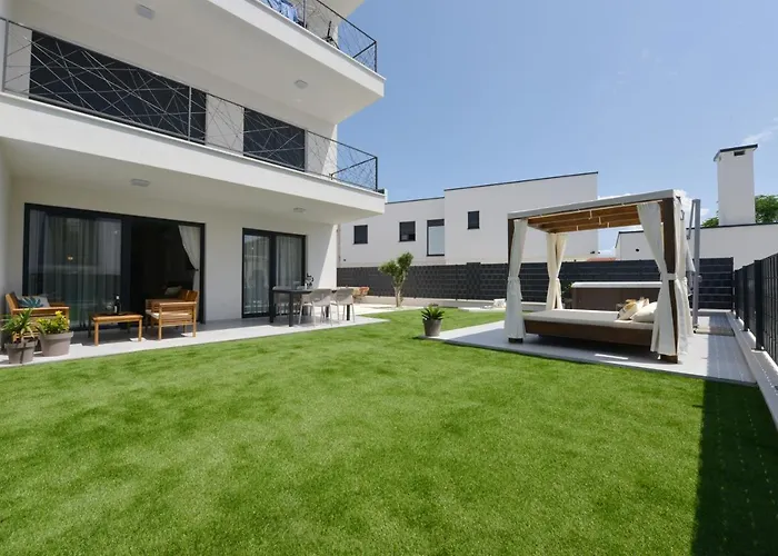 Mi Ciovo With Private Hot Tub And Garden * Trogir