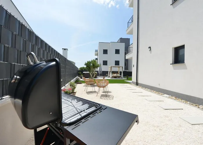 Appartement Mi Ciovo With Private Hot Tub And Garden