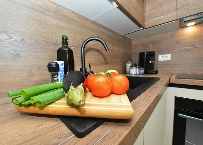 Appartement Mi Ciovo With Private Hot Tub And Garden