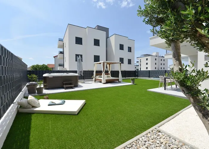 Appartement Mi Ciovo With Private Hot Tub And Garden *