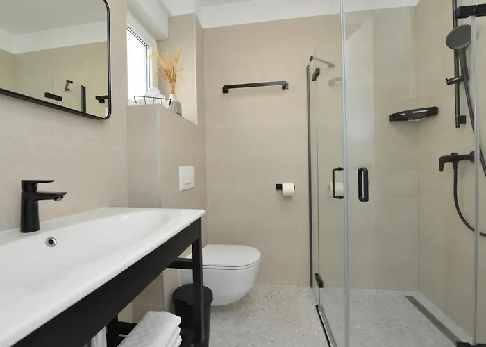 Appartement Mi Ciovo With Private Hot Tub And Garden