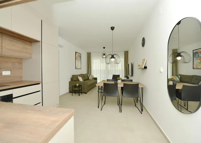 Mi Ciovo With Private Hot Tub And Garden Appartement Trogir