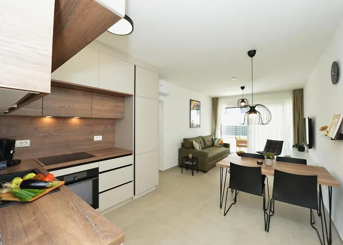 Appartement Mi Ciovo With Private Hot Tub And Garden *