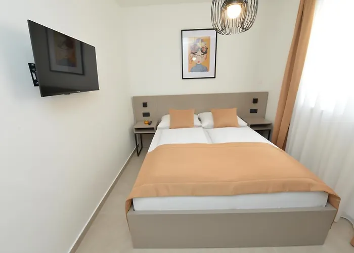 Appartement Mi Ciovo With Private Hot Tub And Garden Trogir