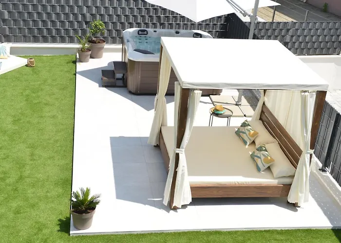 Appartement Mi Ciovo With Private Hot Tub And Garden Trogir