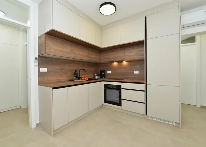 Mi Ciovo With Private Hot Tub And Garden Appartement Trogir