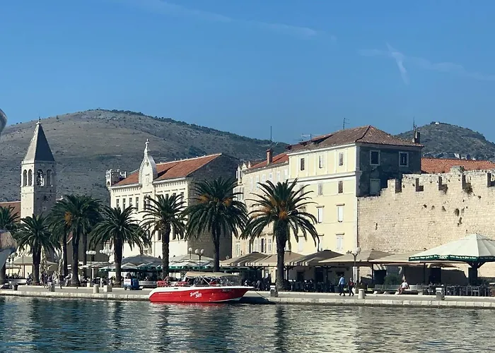 Appartement Mi Ciovo With Private Hot Tub And Garden Trogir