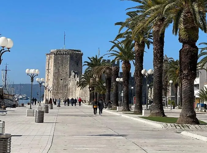 Mi Ciovo With Private Hot Tub And Garden Trogir