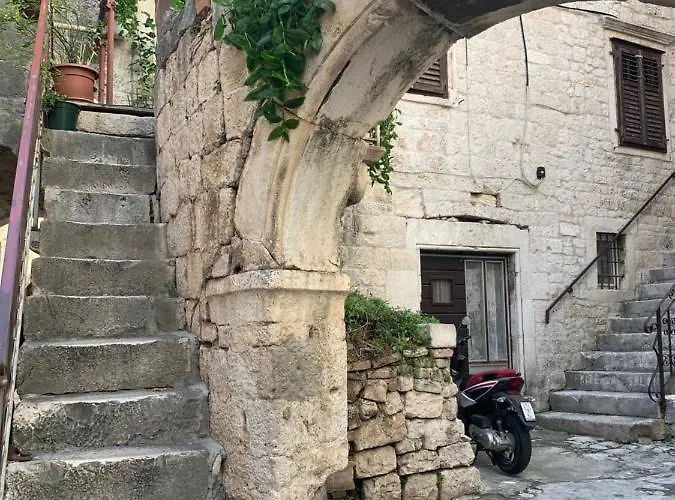 Mi Ciovo With Private Hot Tub And Garden Trogir